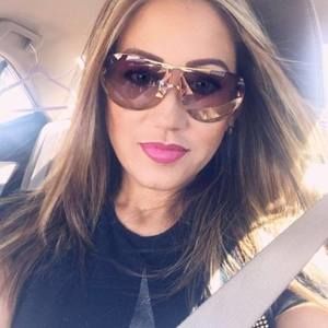 Meet your Posher, Adriana